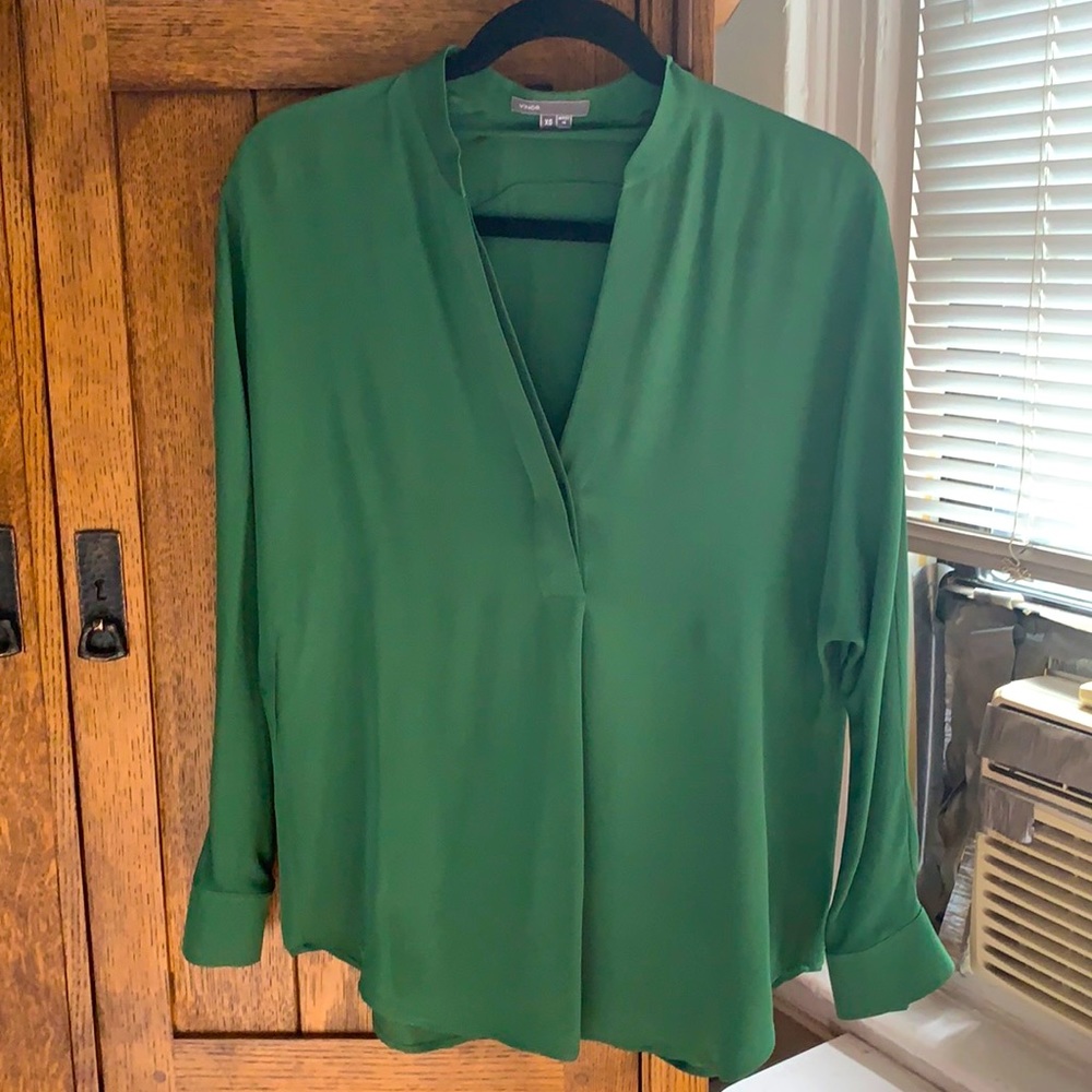 VINCE -XS Classic Pop-Over silk Blouse